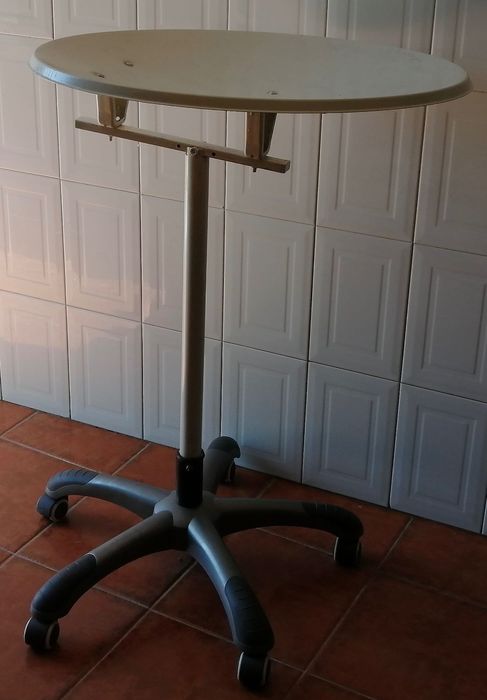 mesa da arte do lixo interior e exterior