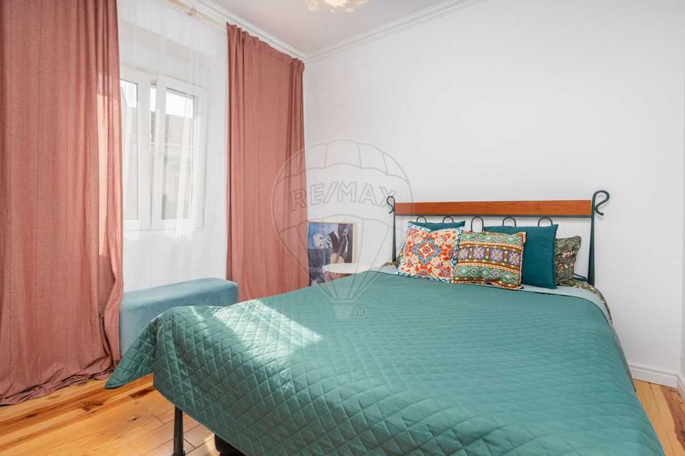 Cama estilosa com colchão