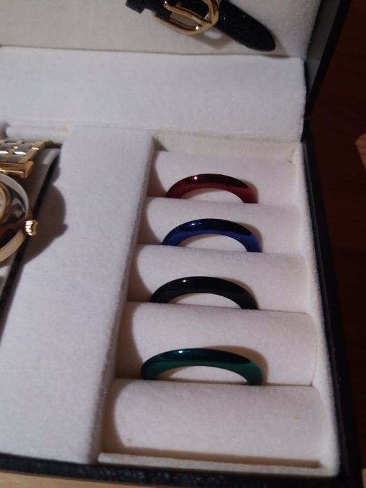 Relógio - com braceletes e aros para trocar
