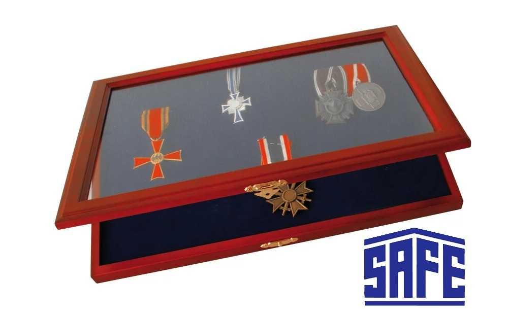 SAFE Drewniana gablota na pinsy i medale