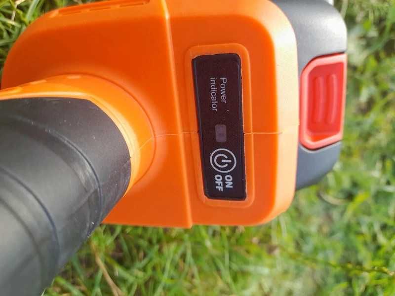 Sekator akumulatorowy elektryczny 21V 2 baterie ostrze ze stali