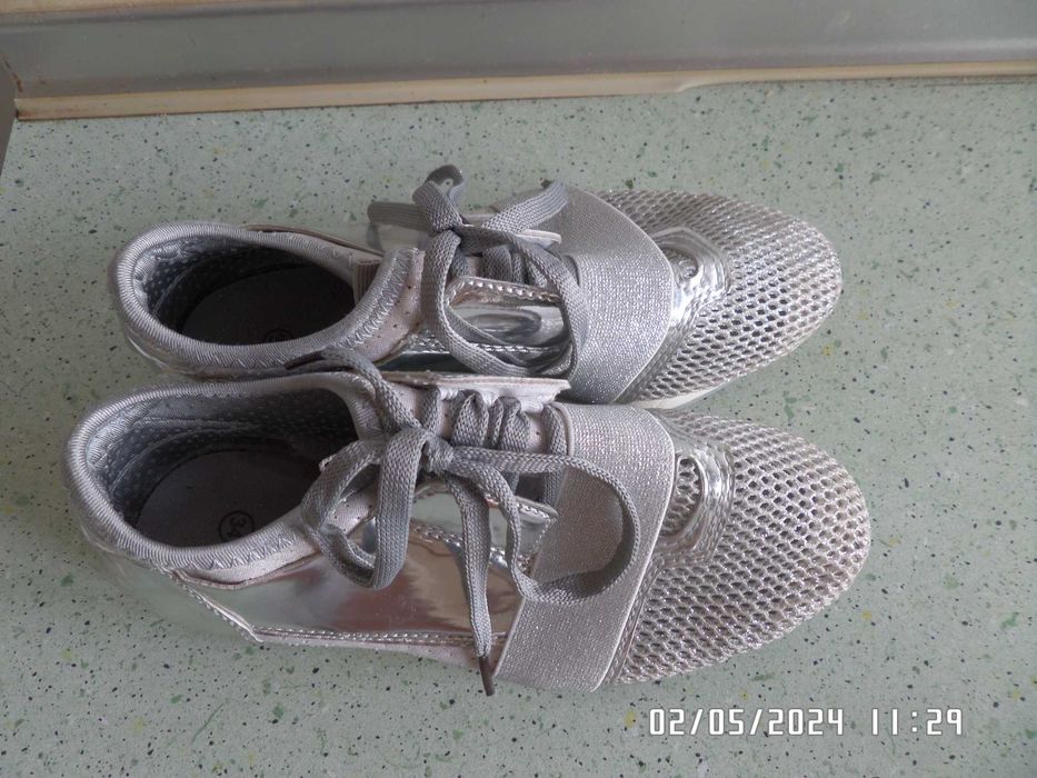 Nowe czarne i srebrne  błyszczące  adidasy 2 pary  34/35