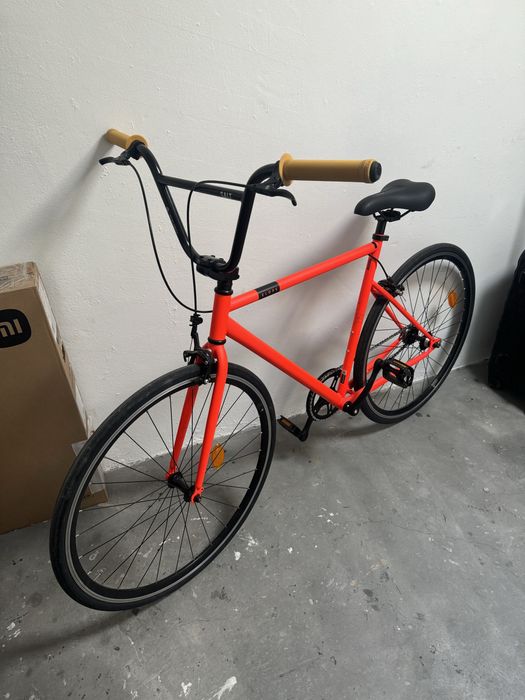 Bicicleta com acessorios