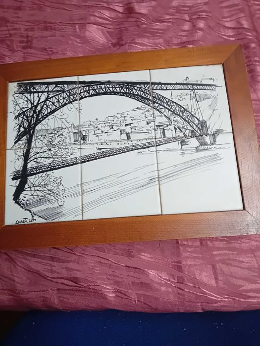 Porto Sentido Contem Painel de Azulejos caixa em madeira com livro