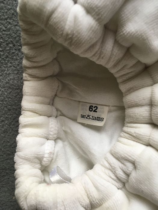 Ciepły bialy komplecik na chrzest