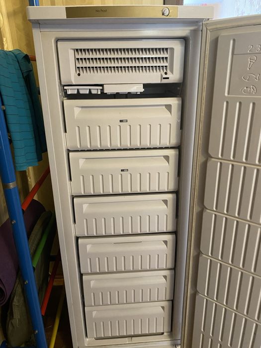 Морозильна камера Indesit