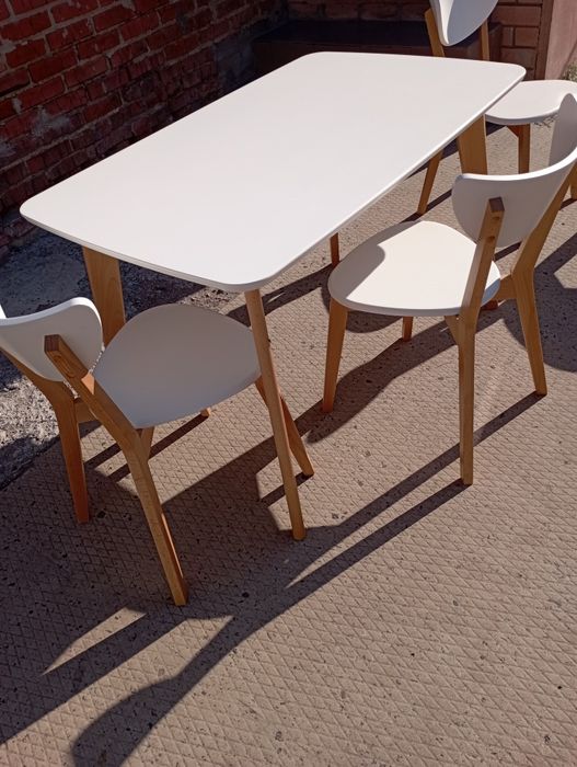 Продам стіл кухонний Модерн

Продам стіл кухонний Модерн білий, розмір