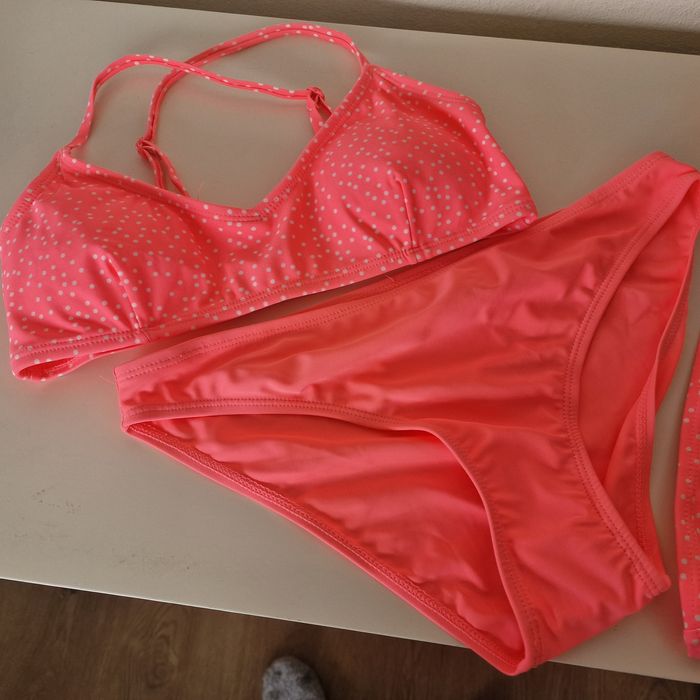 Dois conjuntos de biquinis com 3 peças cada n.°38 novos