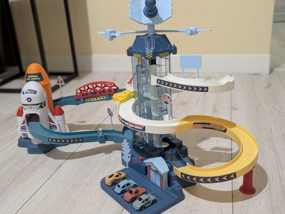 Дитячий автомобільний трек "Космічна станція"