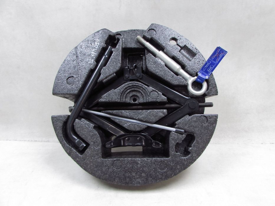 VOLVO V70 III XC70 06-16 WKLAD KOLA ZAPASOWEGO LEWAREK KLUCZ KPL 31362448