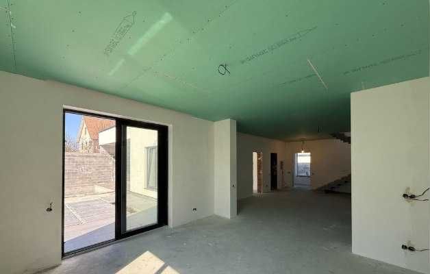 Будинок площею 200м², ділянка 5 соток