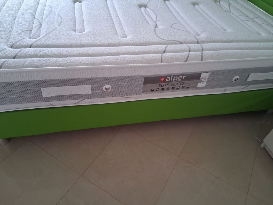 Cama completa – Cabeceira + Sommier + Colchão (Semi-novo)