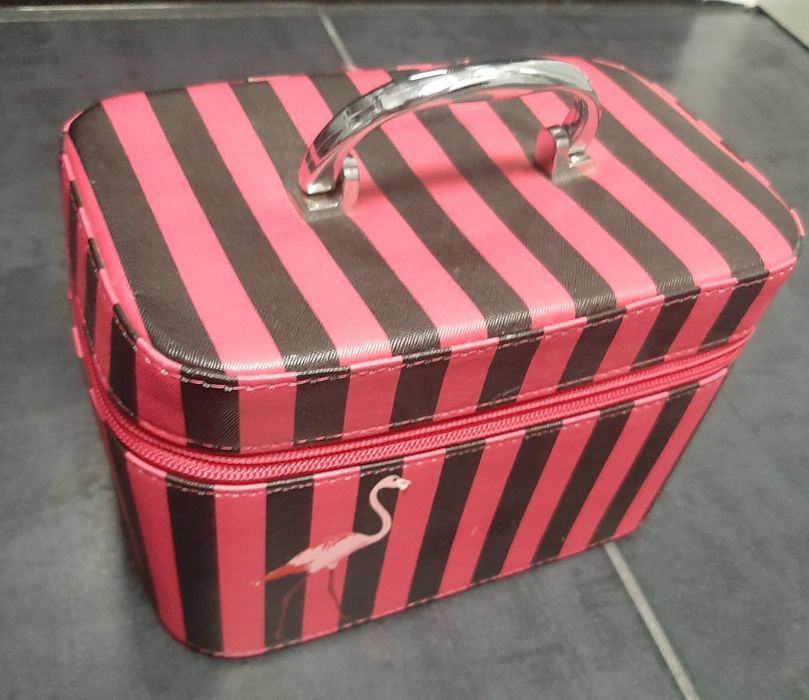 Kuferek- kosmetyczka