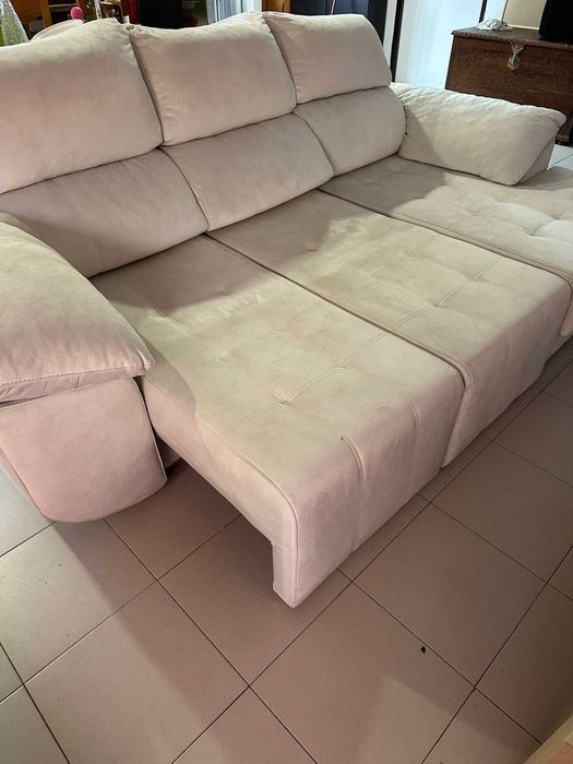 Sofá com chaise longue