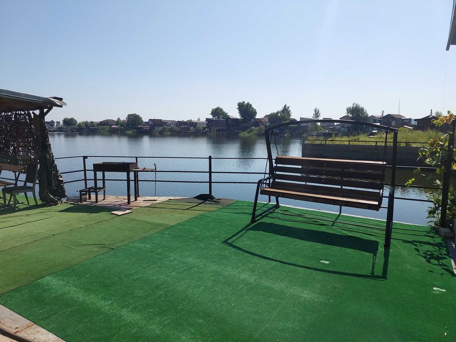 Будинок біля води