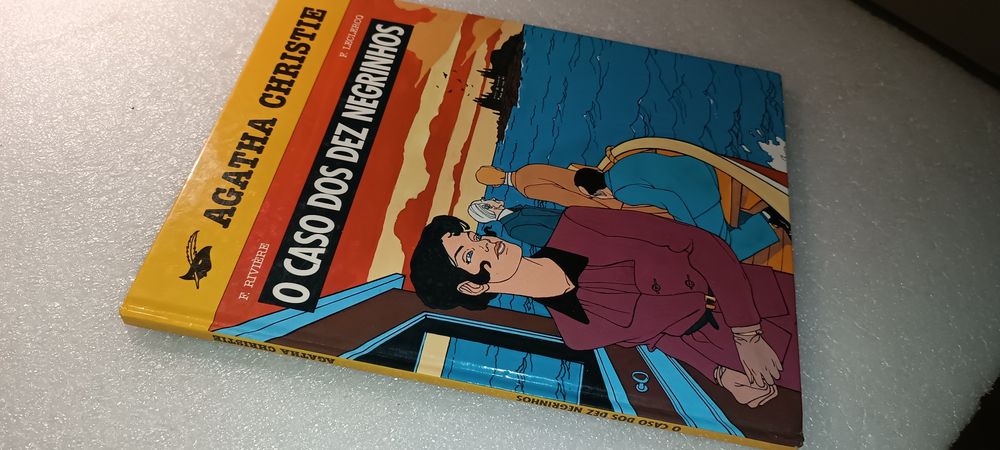 Livro banda desenhada O caso dos dez negrinhos  Álbum edição Repsol