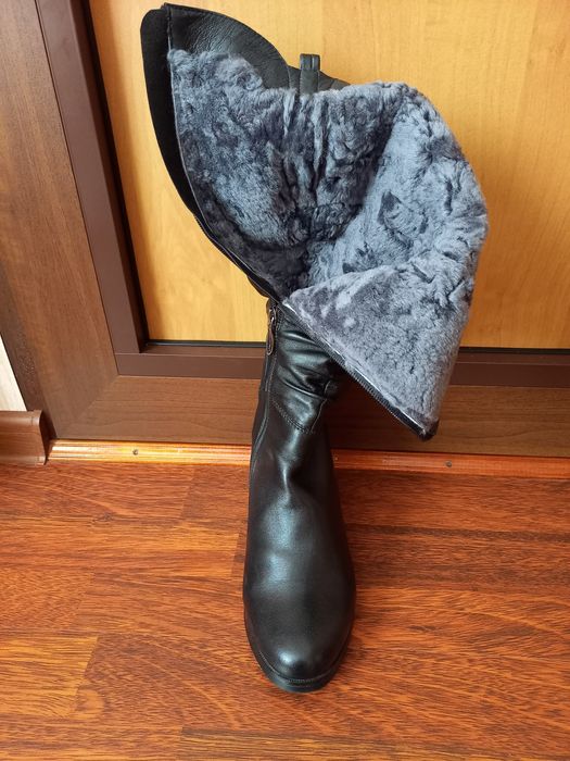 Продам зимні жіночі сапоги 37р.