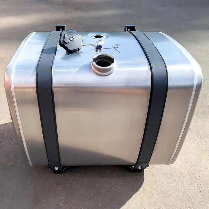 Паливні баки для MAN / DAF / IVECO – в асортименті. Гарантія/наявність