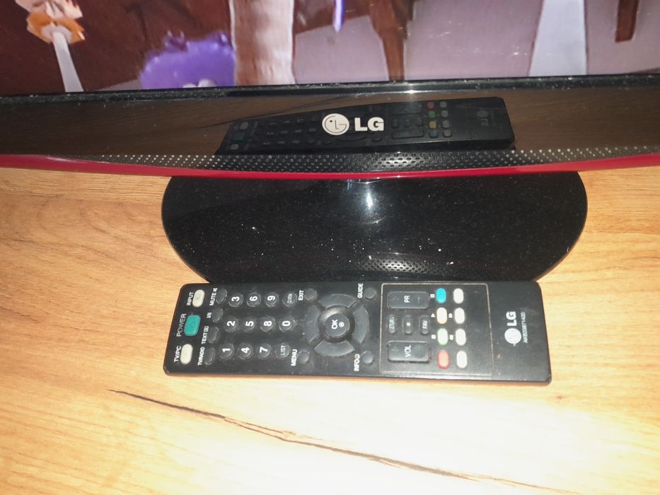 Telewizor LG z pilotem