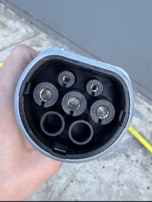 Зарядний пристрій для електромобіля type 2