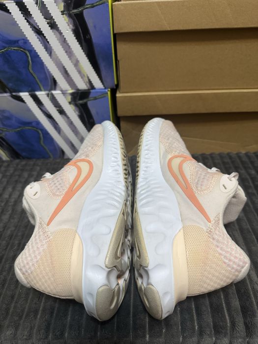 Жіночі кросівки Nike Renew Run 2 40(25,5см) оригінал