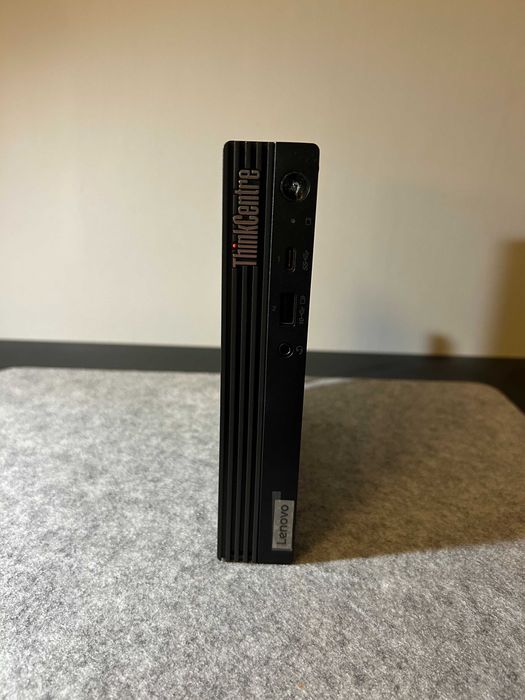 Bardzo ładny komputer Lenovo ThinkCentre m70q mini i5 16GB 512 SSD