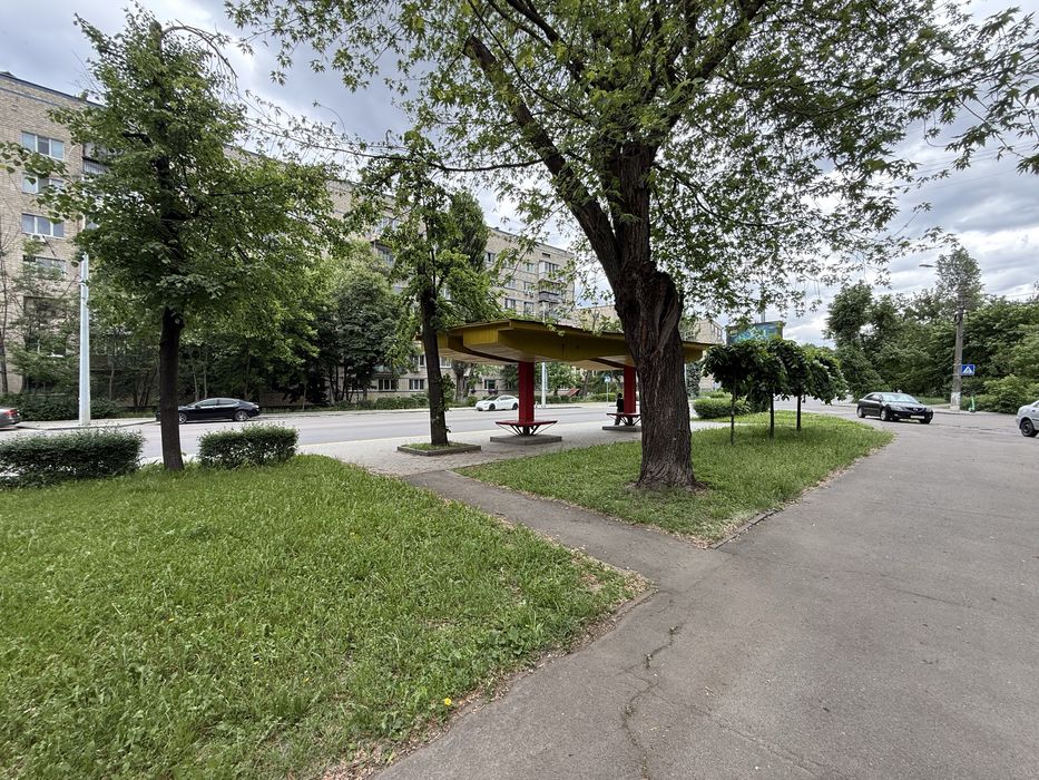 Пропонується до продажу  1-кімнатна квартира у Подільському районі Києва, вул. Кирилівська, 99/1.