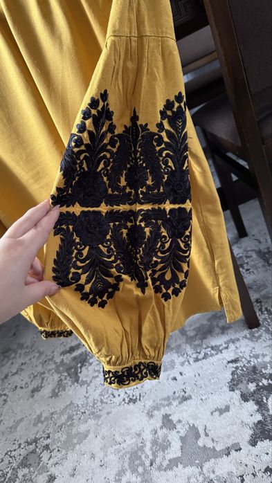 Жіноча вишиванка