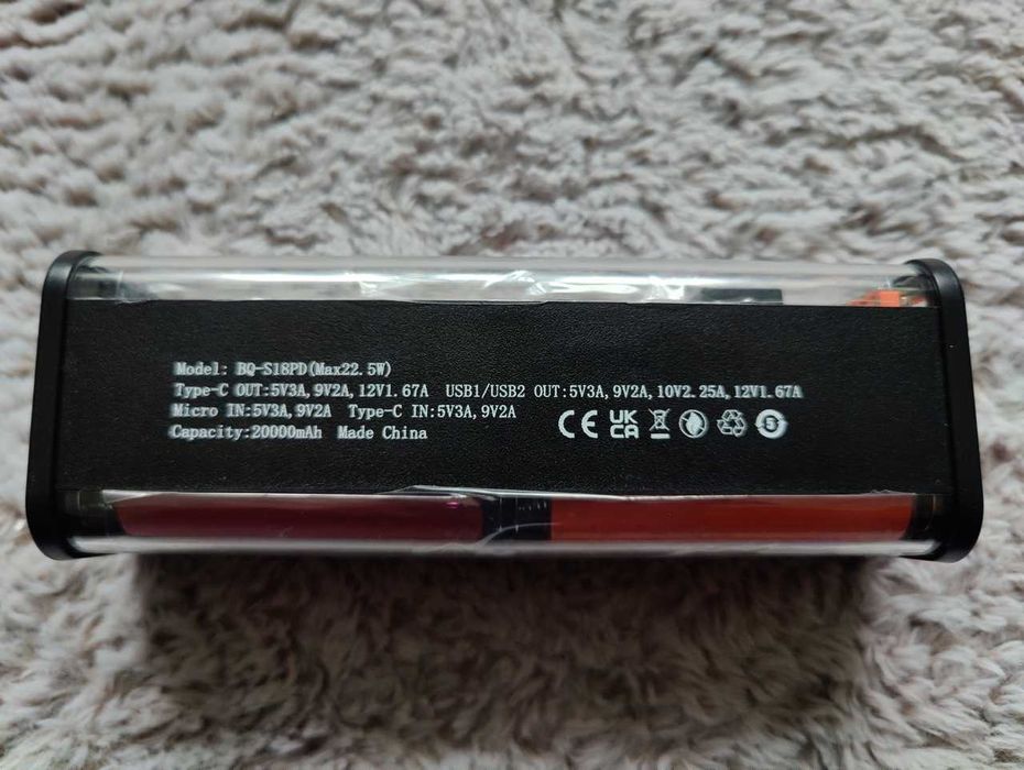 Mocny powerbank 8 x 18650 QC PD 22.5W 20 LED skręcany