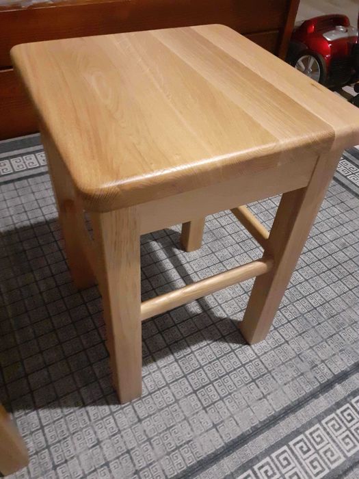 Taboret Dębowy Drewniany SOLIDNY (Ręcznie Robiony) (Lakierowany)