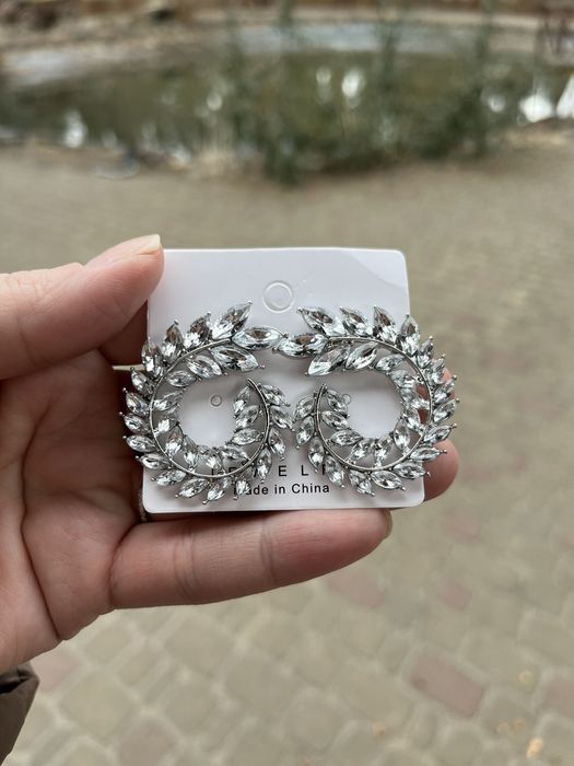 Продам сережки-гвоздики.Бижутерия.