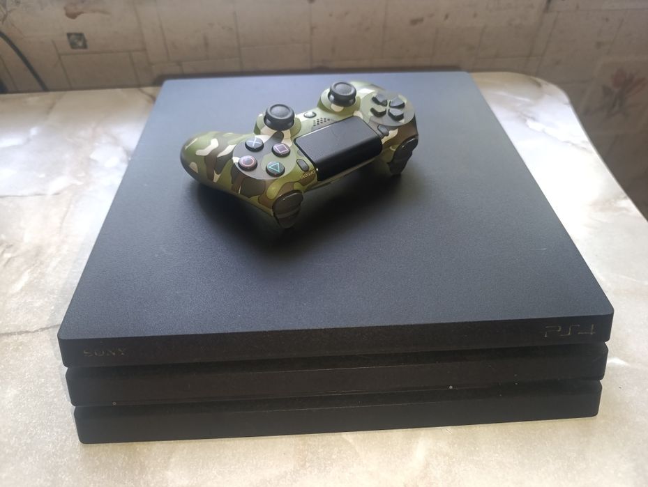 PS 4 PRO + геймпад