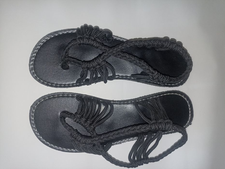 Босоножки плетеные