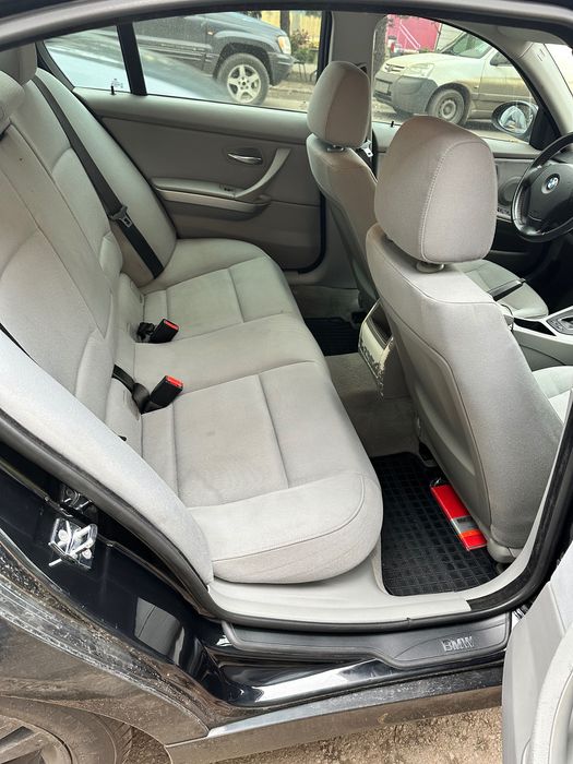 Продам отличный BMW e90