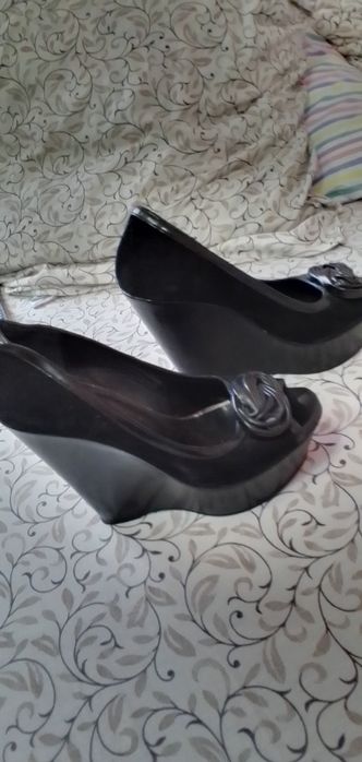 Туфлі замшеві на танкетці