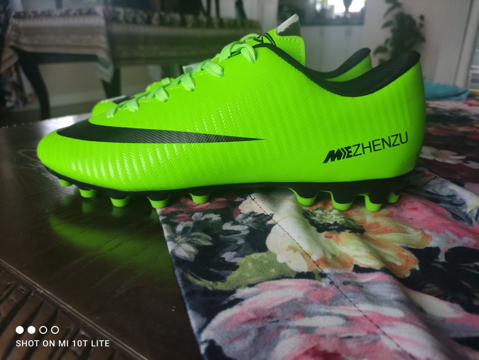 Buty korki piłkarskie