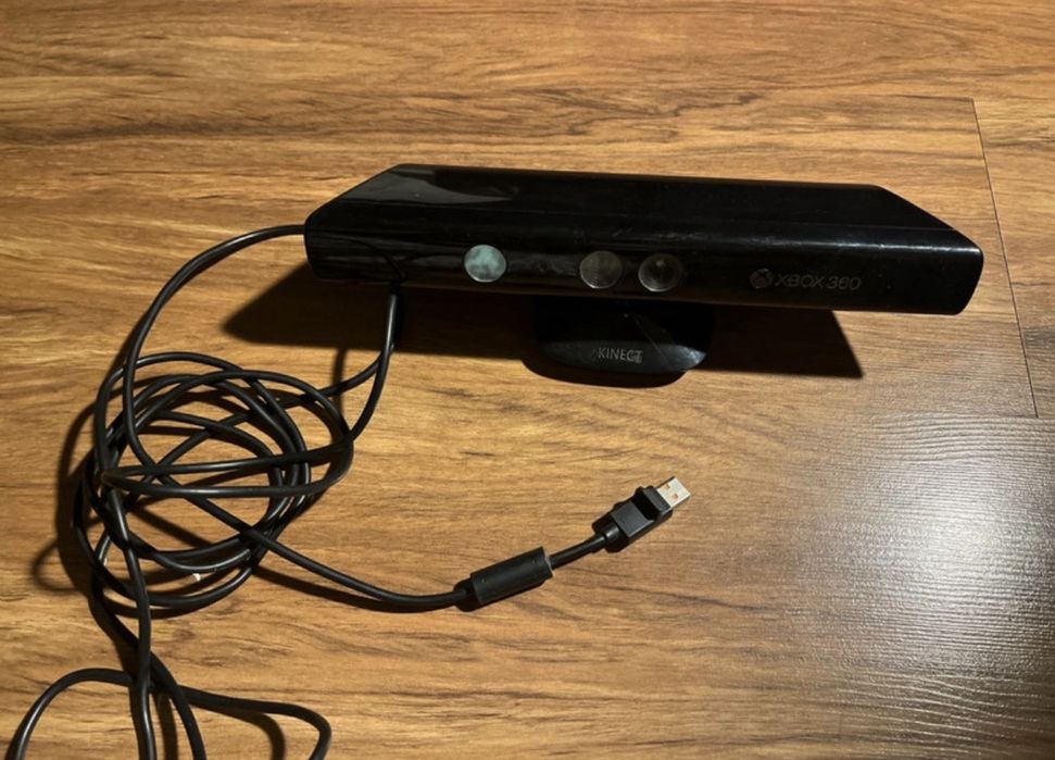 Konsola xbox360 + Sensor Kinect + Kinect Adventures