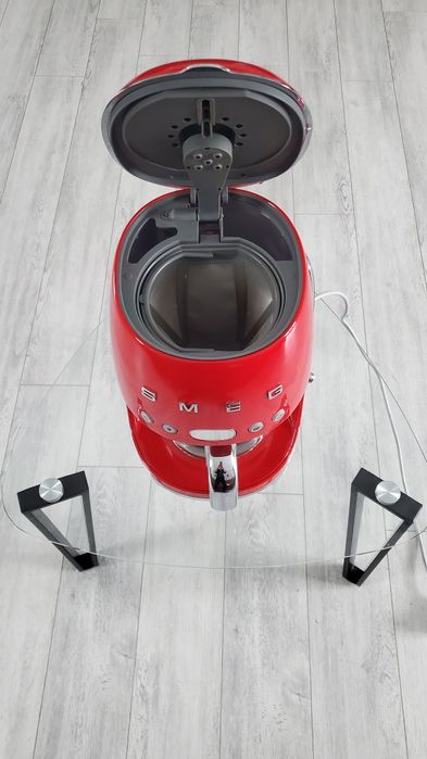 Кавоварка  SMEG.  Mod / DCF02RDEU. SI.01