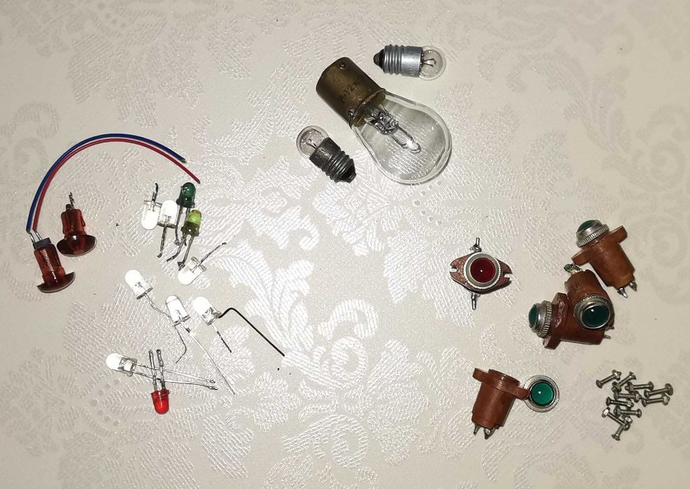 Світлодіоди (різні кольори); лампочки (220В/15Вт); мфс-1.: 10 грн ...