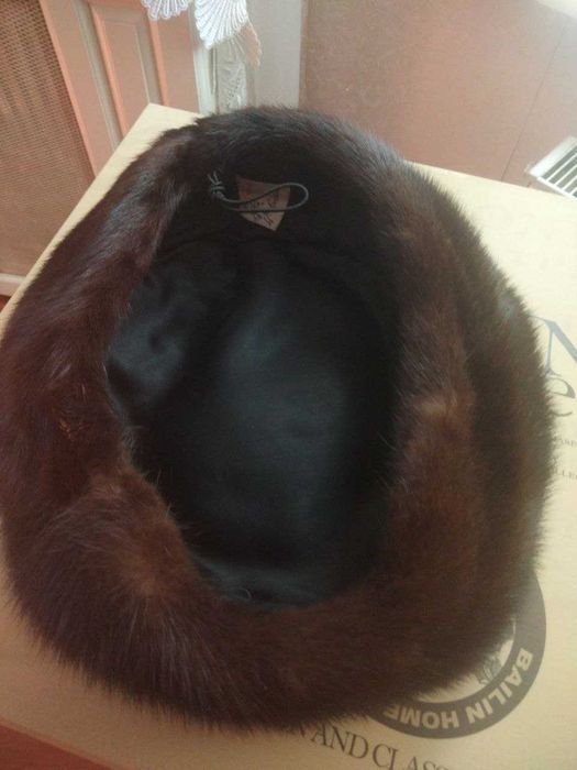 Норковий берет (фірмовий, сучасний) в ідеальному стані на продаж