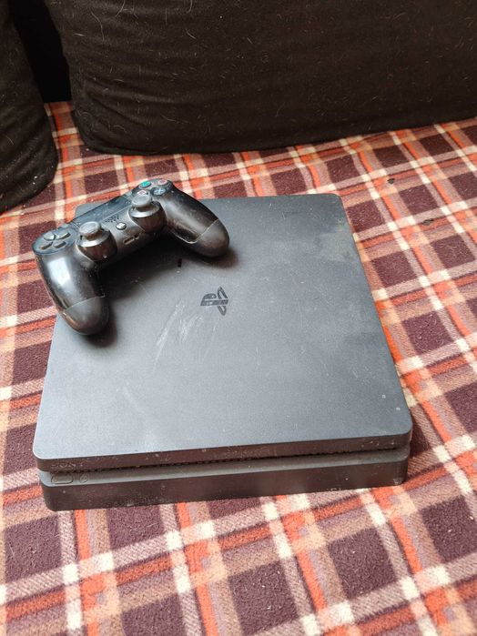 Monitor i Playsteiszon z yoistikiem