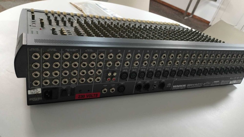 Mesa de Som Mackie 24 canais