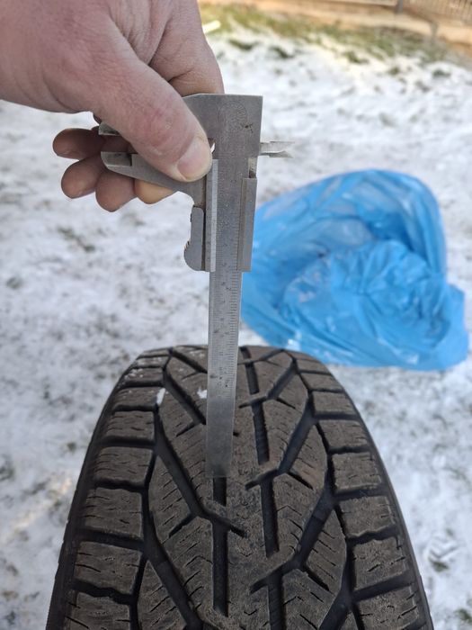 Opona Kormoran Snow 215/50/R17 7mm bieżnik