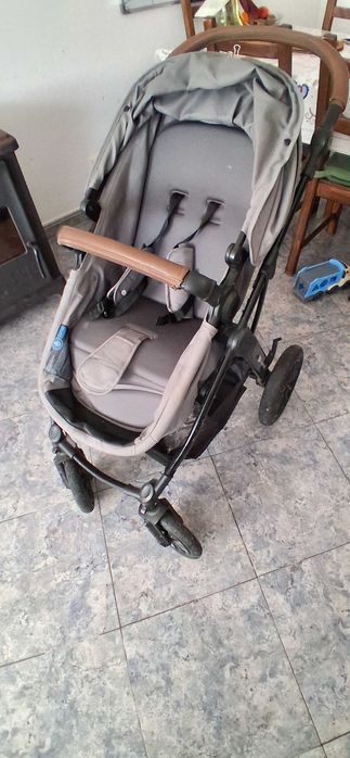 Carinho de bebé com rede e impermeável
