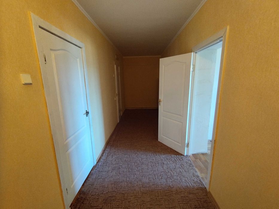 Продаж трьохкімнатної квартири в м.Гнівань з індивідуальним опаленням.