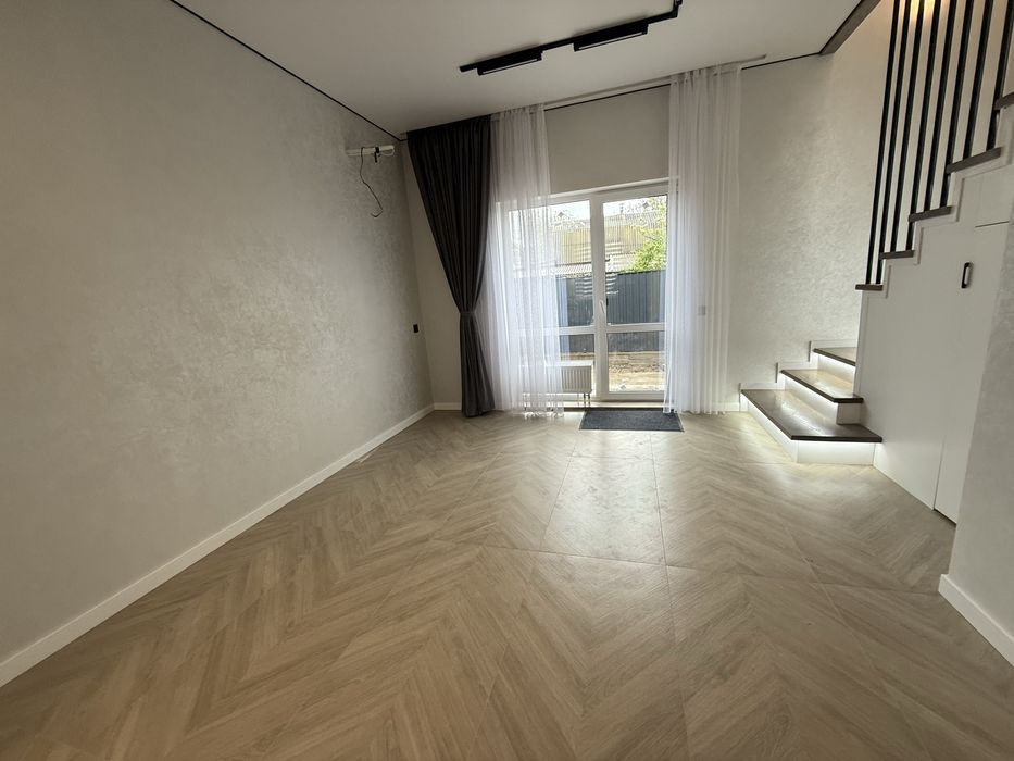 Продаж 2 поверхового таунхауса з ділянкою на 1.6 сотки, 73 кв. м,