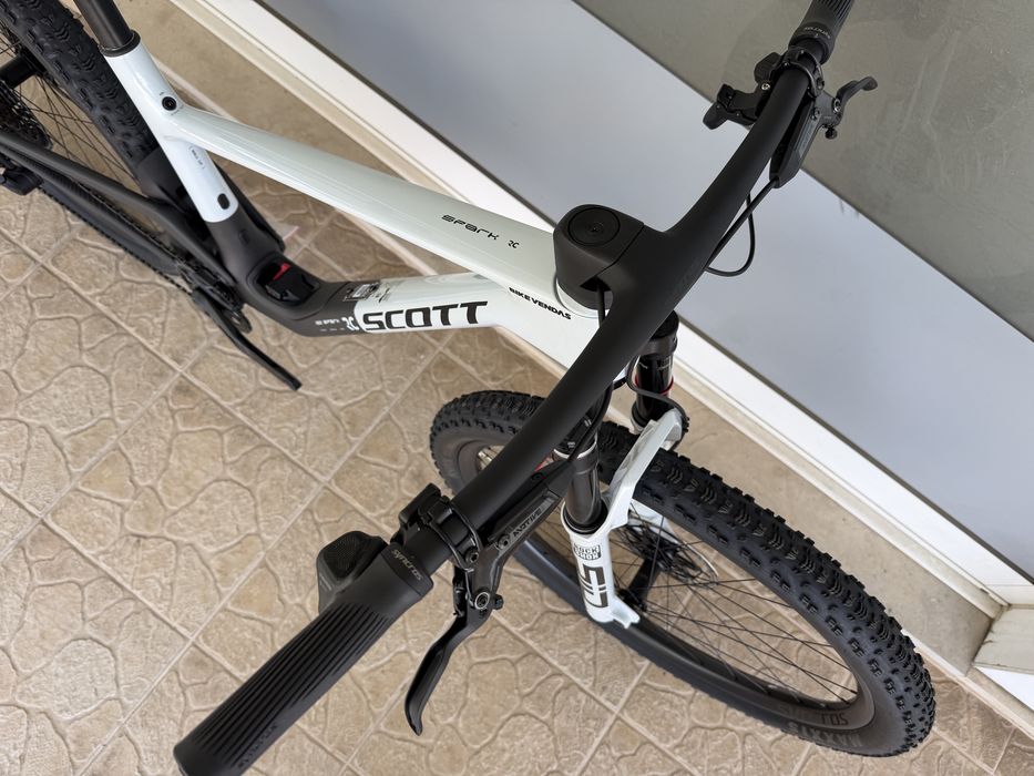Bicicleta Scott Spark - Topo de gama