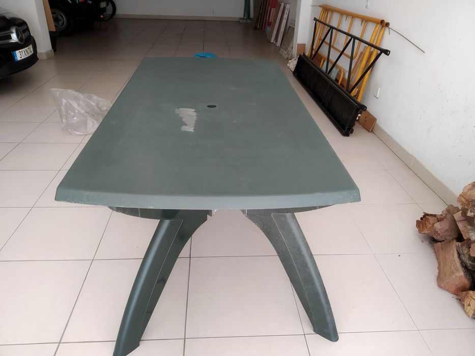 Mesa em resina verde, de jardim