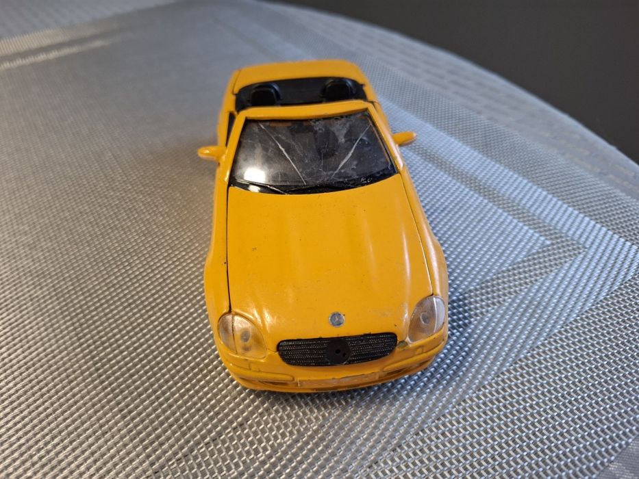 Maisto mercedes benz slk skala 1:24