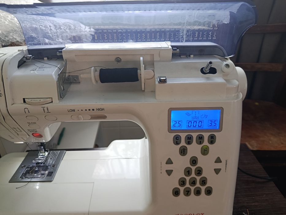 Швейна машинка комп'ютерна  Soontex 6000 super compyter